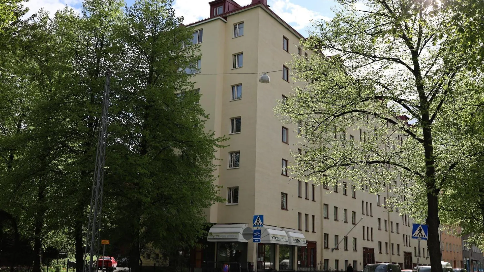 Urban Oasis - Two Bedrooms - Balcony - Nearby Metro Helsinki