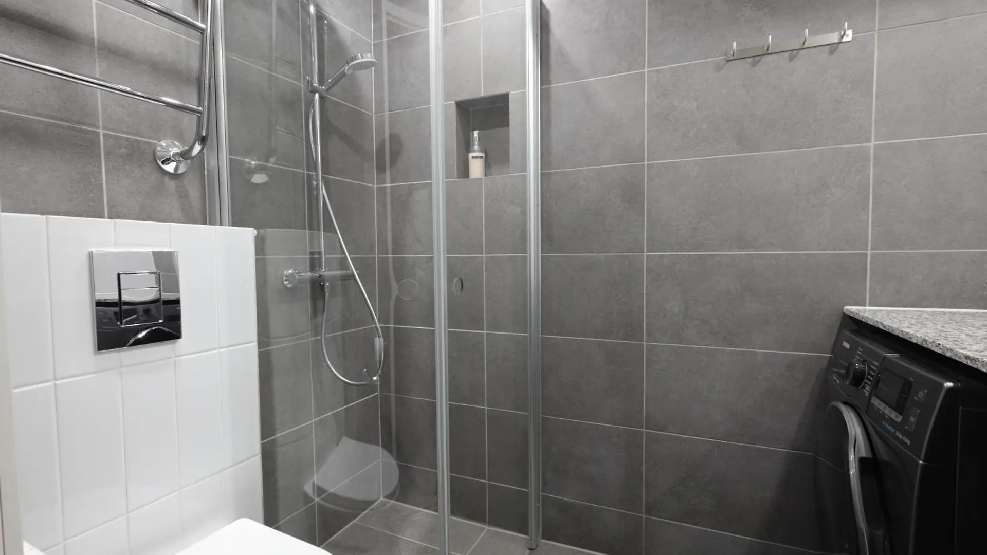 Urban Oasis - Two Bedrooms - Balcony - Nearby Metro Helsinki Finland