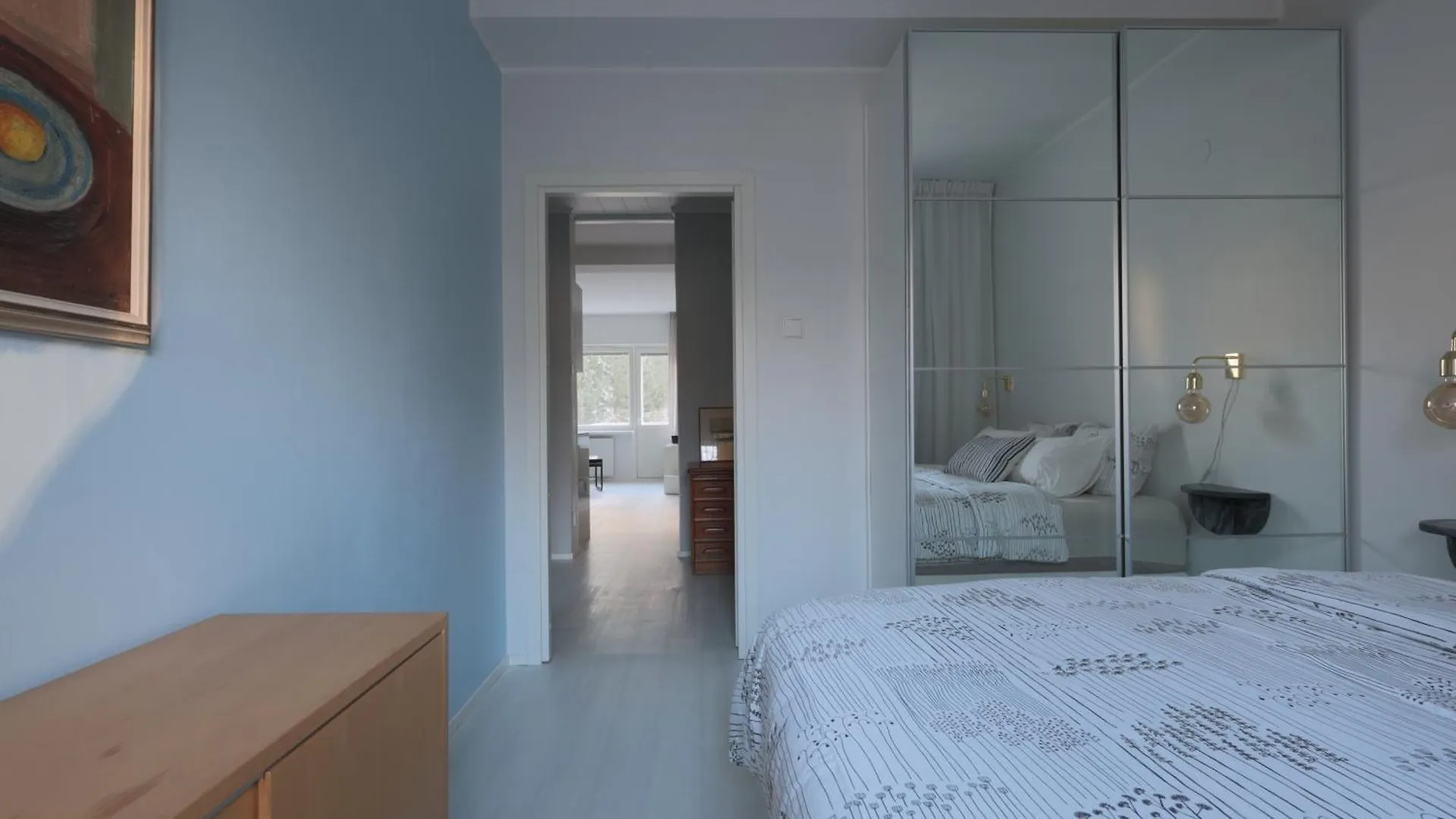 Urban Oasis - Two Bedrooms - Balcony - Nearby Metro Helsinki Apartment